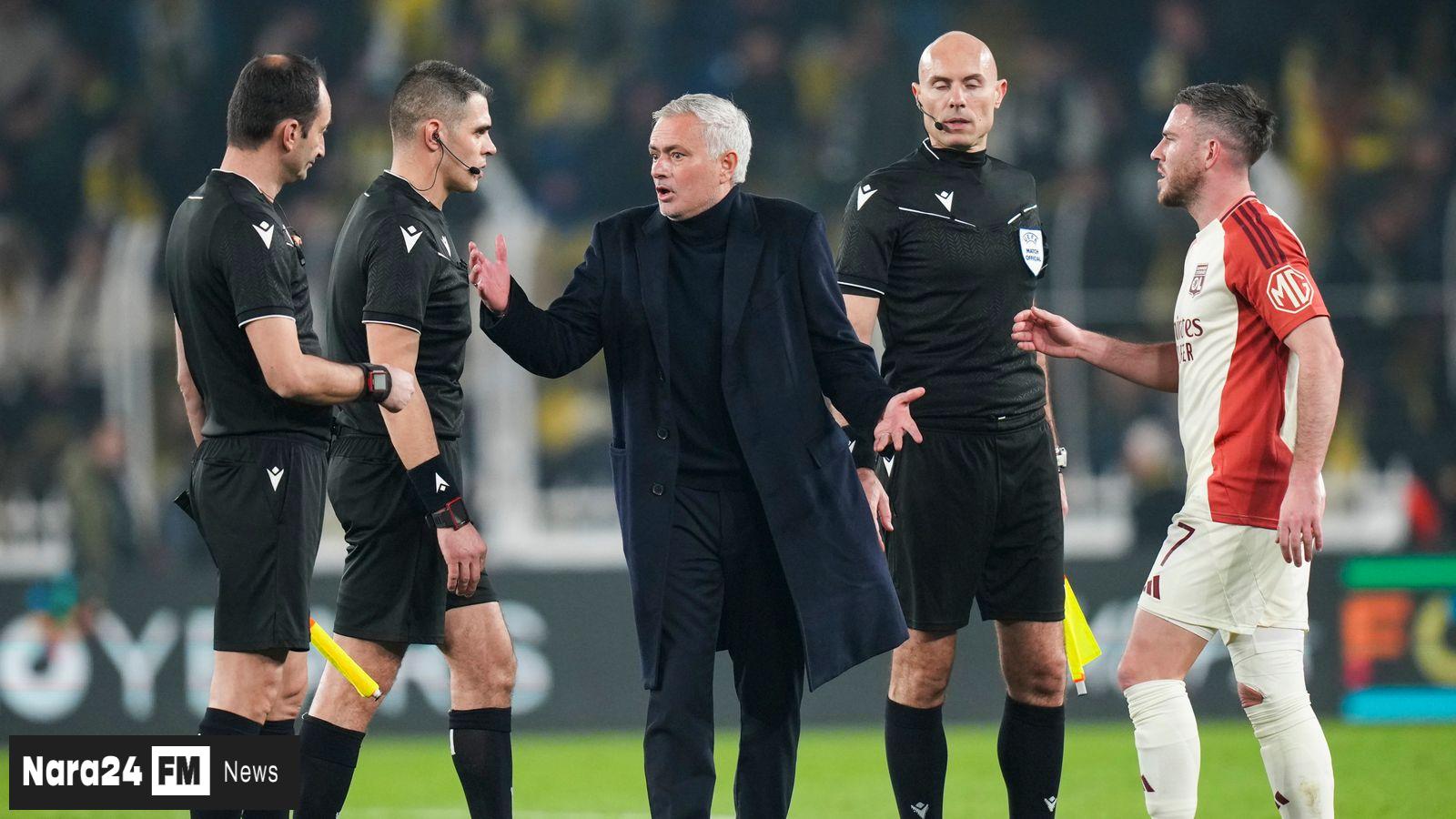 Real-Time Football Updates and Rumors**

**