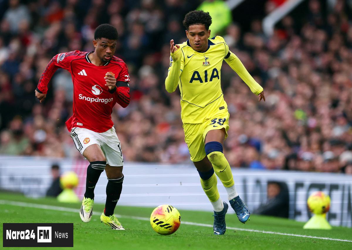 Frank Praises Tottenham Teen Souza Despite Tough Debut at Old Trafford